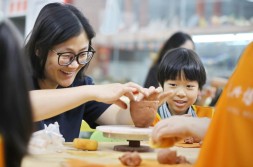新华财经丨端午遇“六一”带动消费新热潮2025年6月8日